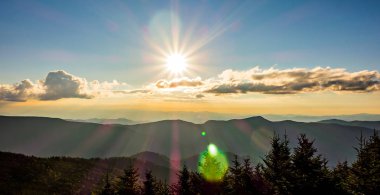 Michael Dağı Yazın gün batımı manzarası