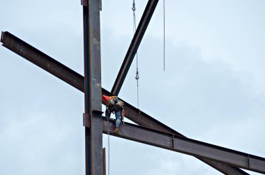 bitti bina inşaat işçisi