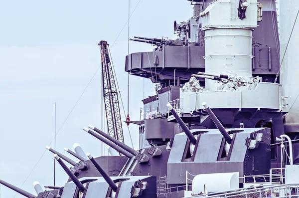 Nahaufnahme Details von kriegsbereiten Artillerie-Schlachtschiffen — Stockfoto