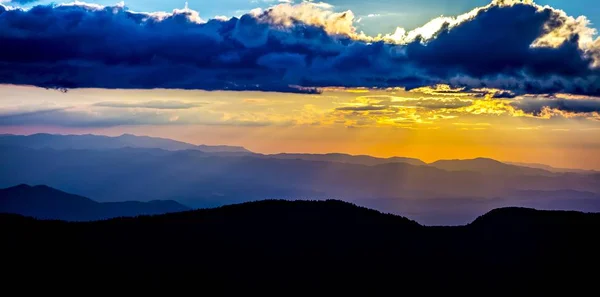 Monte mimtchell pôr do sol paisagem no verão — Fotografia de Stock