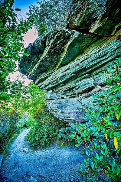 Hawksbill Mountain at Linville gorge with Table Rock Mountain la — Stock Photo, Image