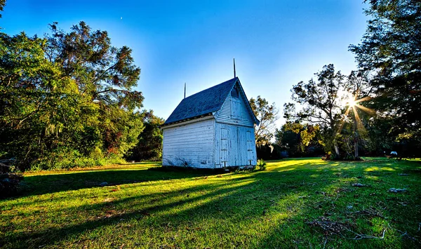 Historische kapel bouwen met zonsondergang — Stockfoto
