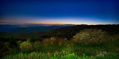 Blue Ridge Parkway yaz Appalaş Dağları günbatımı