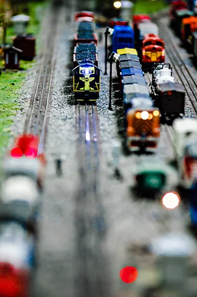 Locomotives miniatures miniatures miniatures de train de modèle exposé — Photo