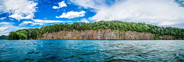 Belle scene paesaggistiche al lago jocassee sud carolina — Foto Stock