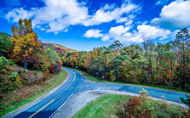 Blue Ridge Dağları ve Blue Ridge Parkway