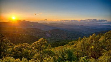 Blue Ridge Parkway yaz Appalaş Dağları günbatımı