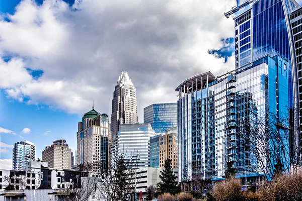 Charlotte north carolina skyline en straat stadsgezichten — Stockfoto