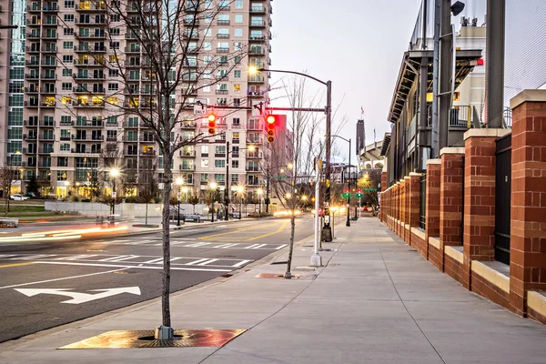 Charlotte north carolina skyline en straat stadsgezichten — Stockfoto