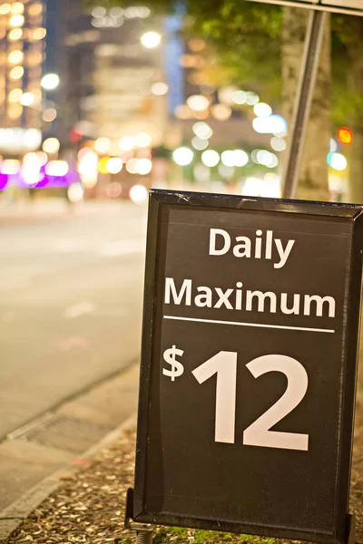 Daily and hourly parking sign in the city — Stock Photo, Image
