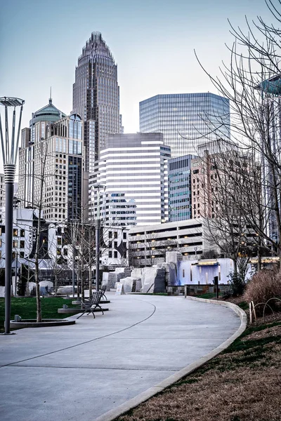 Charlotte norte carolina ciudad horizonte y escenas de la calle — Foto de Stock