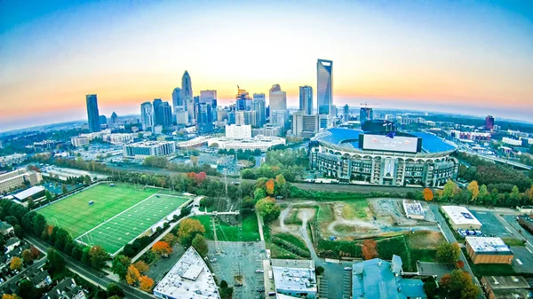 Amanecer temprano en la mañana sobre Charlotte NC — Foto de Stock