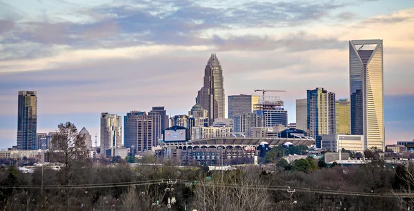 Charlotte norte carolina cidade skyline e cenas de rua — Fotografia de Stock