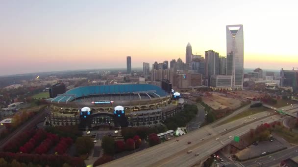 Estadio y horizonte de la ciudad de Charlotte — Vídeo de stock