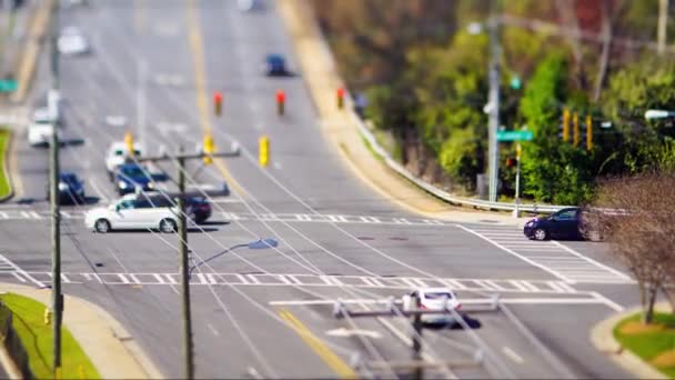 El lapso de tiempo de los coches en semáforo — Vídeos de Stock