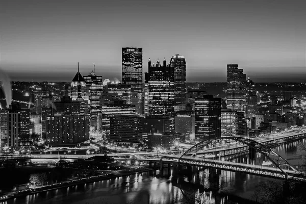 Pittsburgh pennsylvania skyline cidade ao nascer do sol — Fotografia de Stock