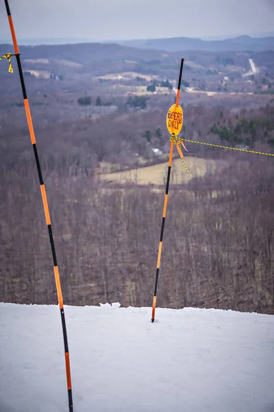 Meşgul kayak sezonu bir kış yer Kayak tatil — Stok fotoğraf