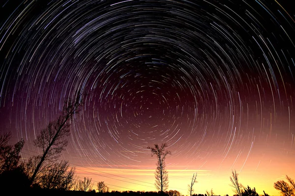 Cumulative time lapse of star trails in night sky — Stock Photo, Image