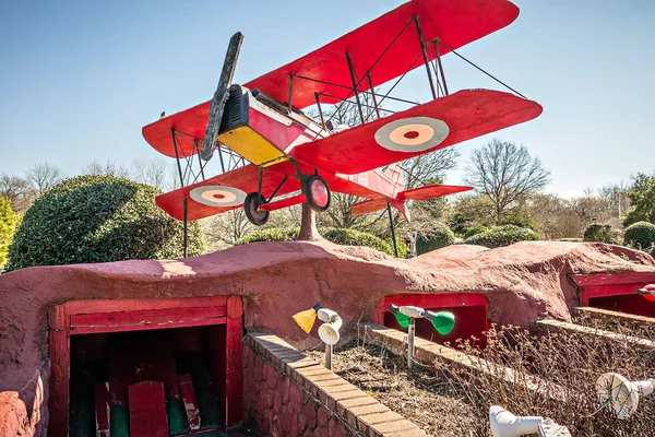 Zonnig weer op mini golf course — Stockfoto