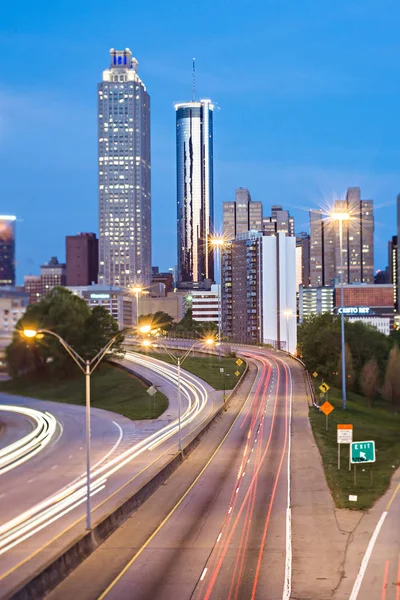 Atlanta georgia cidade skyline manhã cedo com efeito de inclinação — Fotografia de Stock