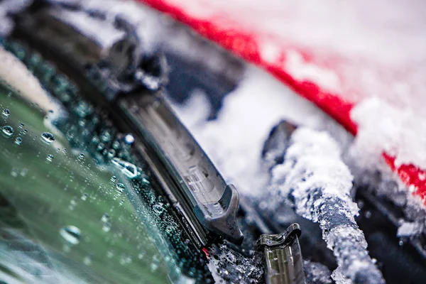 Tergicristalli coperti di neve e ghiaccio — Foto Stock