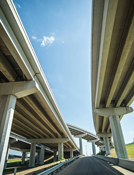 Highway motorwayen viadukten utbyter — Stockfoto