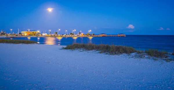 Stranden scener på västra boulevarden i passera christian och henderson p — Stockfoto