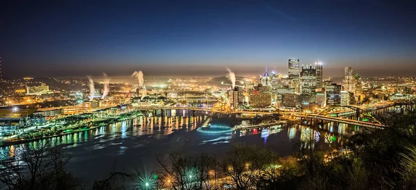 Pittsburgh pennsylvanie city skyline early morning — Stock Photo, Image
