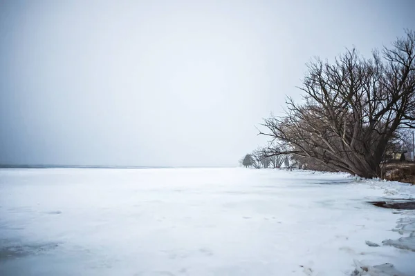 Gelé au-dessus du lac des ours adjacent au lac michigan — Photo