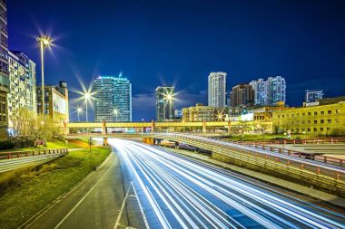 Geceleri downtown Chicago Illinois şehir manzarası