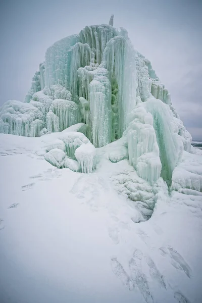 Jégmászás jégcsapok gleccser-hegység — Stock Fotó