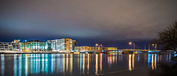 Panoramę miasta wisconsin Green bay w nocy — Zdjęcie stockowe