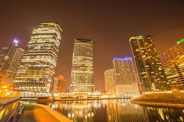 Chicago w stanie illinois panoramę miasta nocą — Zdjęcie stockowe