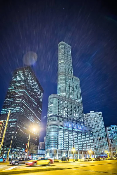 三月美国伊利诺斯州芝加哥 2017年-特朗普大厦摩天大楼在市中心 — 图库照片