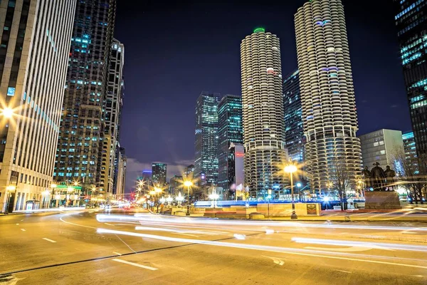 De skyline van de stad van Chicago illinois op moment van de nacht — Stockfoto