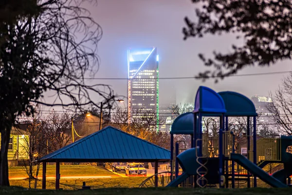 Charlotte north carolina skyline och lekplats i förgrunden — Stockfoto