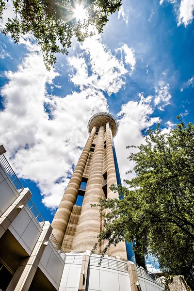 Сцены вокруг башни воссоединения Даллас Техас — стоковое фото