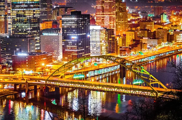 Zbliżenie z pittsburgh w Pensylwanii panoramę miasta — Zdjęcie stockowe