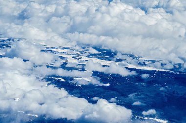 Amerika Birleşik Devletleri'nde bulutlar üzerinde uçan