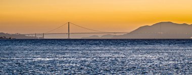 san francisco ve alcatraz sahne gün batımında