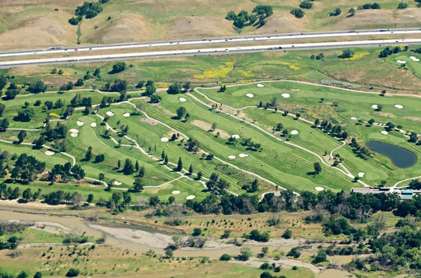 Sorvolando colline e valli californiane — Foto Stock