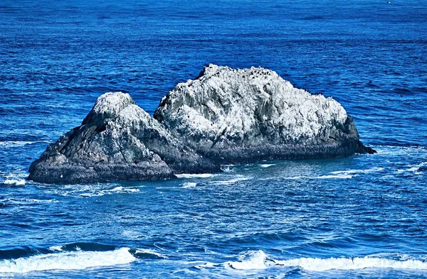 Soberanes and cliffs on pacific ocean coast california — Stock Photo, Image