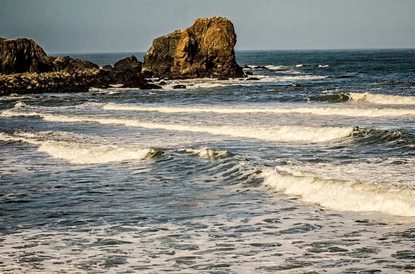 Soberanos e falésias na costa oceânica do Pacífico califórnia — Fotografia de Stock