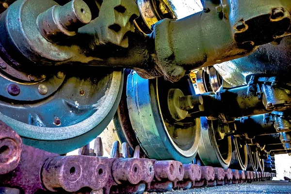 View underneath of an army tank — Stock Photo, Image