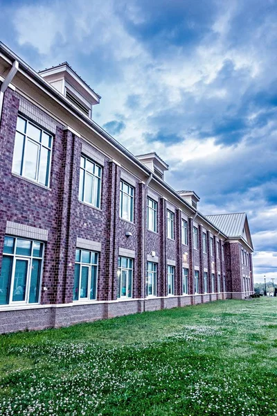 Schulgebäude - nordamerika historische ziegelsteinschule archittu — Stockfoto