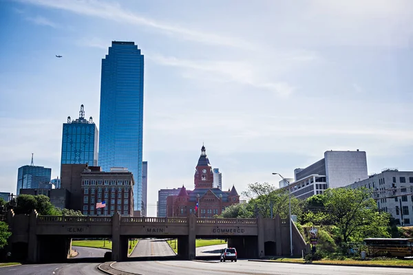 Downtown dallas texas city skyline and surroundings — Stock Photo, Image