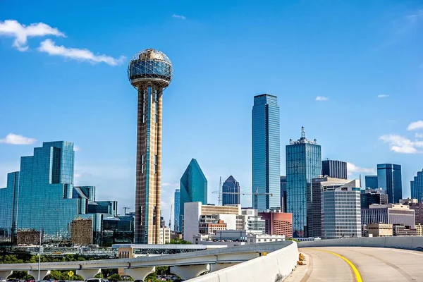 Centro de dallas texas ciudad skyline y alrededores — Foto de Stock