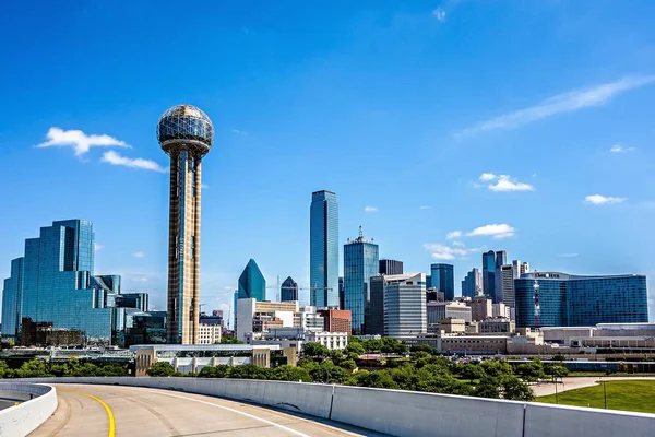 Downtown dallas texas de skyline van de stad en omgeving — Stockfoto