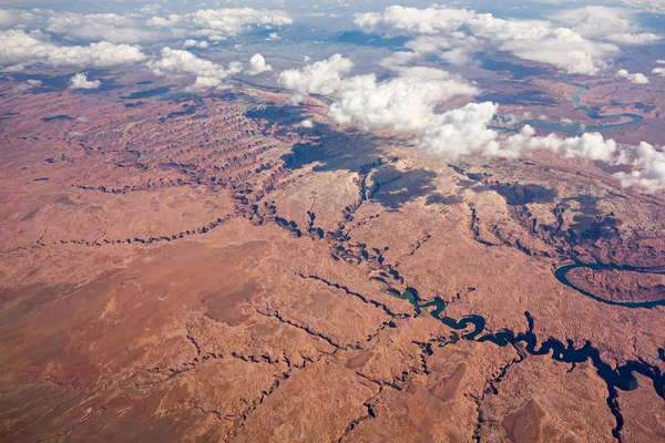 Luchtfoto vliegen boven de grand canyon arizona mountains — Stockfoto