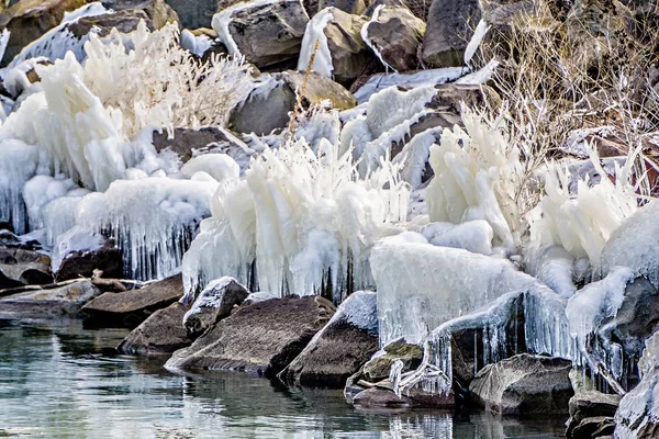 Escenas de invierno congeladas en grandes lagos —  Fotos de Stock